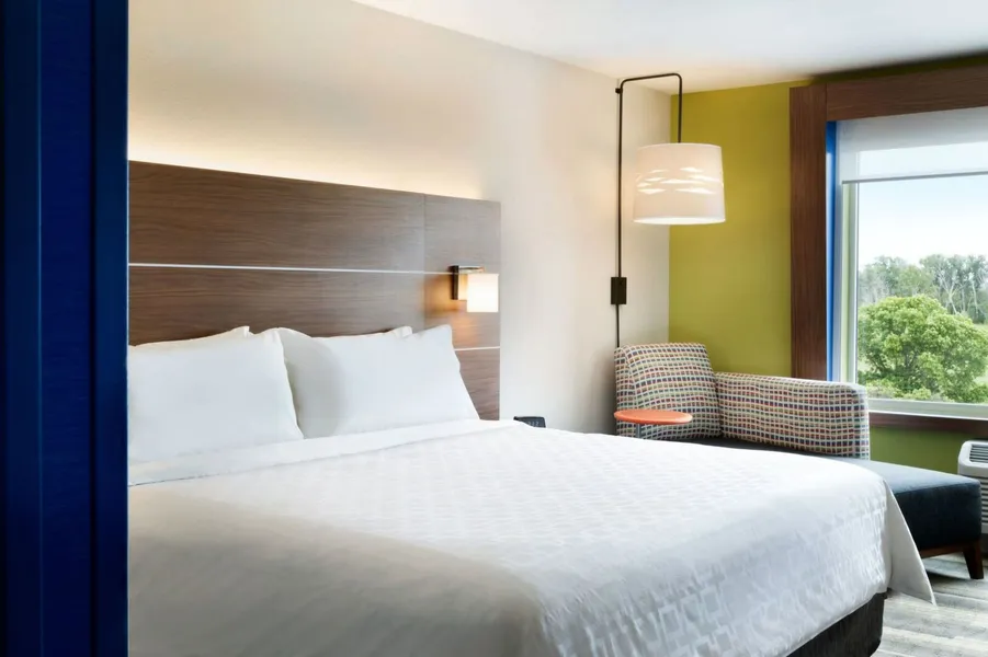 Holiday Inn Express & Suites Warsaw - E Center by IHG hotel detail image 2