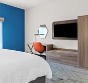 Holiday Inn Express & Suites Detroit North - Roseville by IHG hotel detail image 5