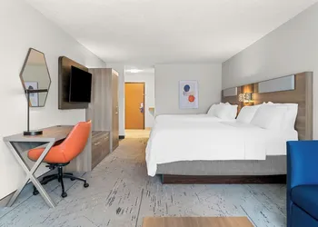Holiday Inn Express & Suites Detroit North - Roseville by IHG hotel thumbnail 6