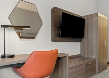 Holiday Inn Express & Suites Detroit North - Roseville by IHG hotel thumbnail 8