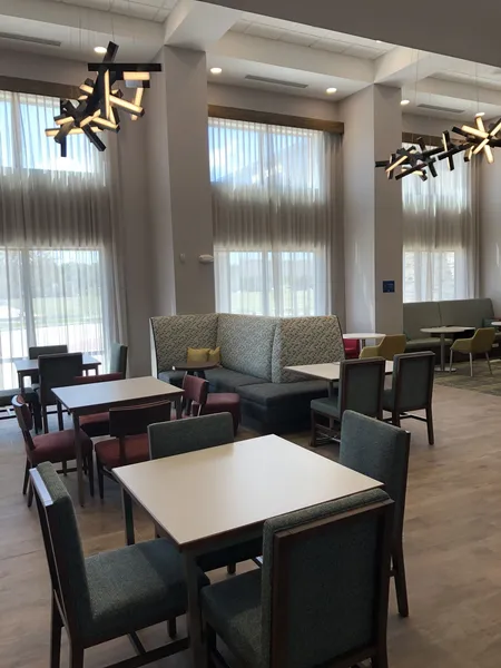 Hampton Inn & Suites Pekin Peoria Area hotel detail image 2