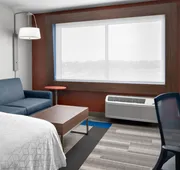 Holiday Inn Express & Suites Elkhorn - Lake Geneva Area by IHG hotel detail image 4