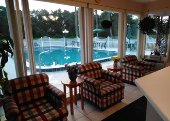 Carriage Inn Motel hotel thumbnail 4