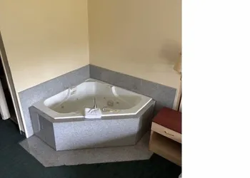 Suite Stay Talladega hotel thumbnail 3