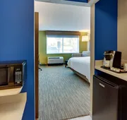 Holiday Inn Express & Suites Roanoke – Civic Center by IHG hotel detail image 3