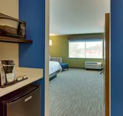 Holiday Inn Express & Suites Roanoke – Civic Center by IHG hotel detail image 5