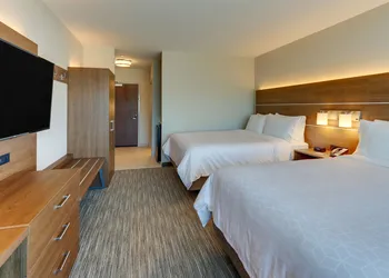 Holiday Inn Express & Suites Roanoke – Civic Center by IHG hotel thumbnail 6