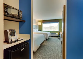 Holiday Inn Express & Suites Roanoke – Civic Center by IHG hotel thumbnail 7