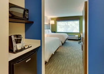 Holiday Inn Express & Suites Roanoke – Civic Center by IHG hotel thumbnail 8