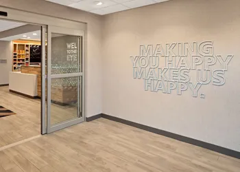 Hampton Inn Circleville hotel thumbnail 2