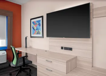 Holiday Inn Express & Suites Wilmington West - Medical Park by IHG hotel thumbnail 6