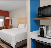 Holiday Inn Express & Suites Wilmington West - Medical Park by IHG hotel detail image 7