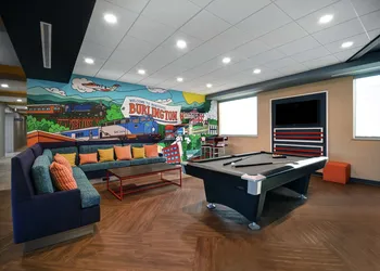 Tru By Hilton Burlington hotel thumbnail 2