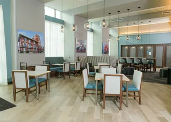 Hampton Inn & Suites Erie Bayfront hotel thumbnail 2