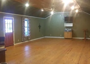 Whispering Creek Lodging & RV Resort hotel thumbnail 2