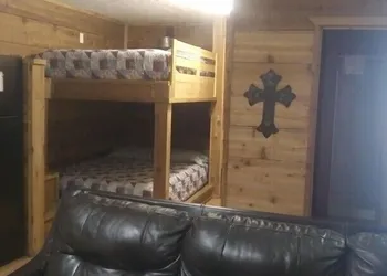 Whispering Creek Lodging & RV Resort hotel thumbnail 3