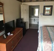 Whispering Creek Lodging & RV Resort hotel detail image 4