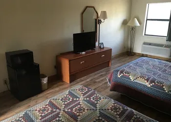 Whispering Creek Lodging & RV Resort hotel thumbnail 5