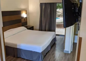 Atrium Inn hotel thumbnail 4