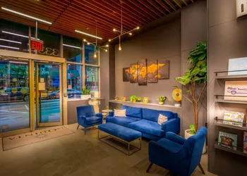 La Quinta Inn & Suites by Wyndham Times Square South hotel thumbnail 3