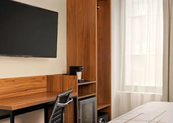 La Quinta Inn & Suites by Wyndham Times Square South hotel thumbnail 4