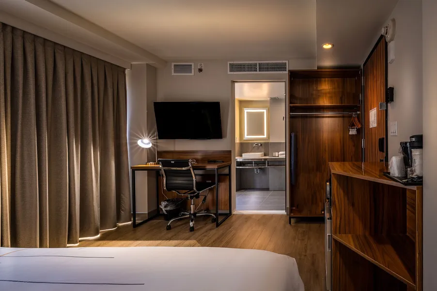 La Quinta Inn & Suites by Wyndham Times Square South hotel detail image 6