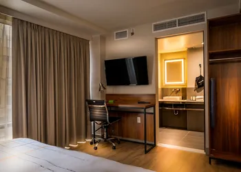 La Quinta Inn & Suites by Wyndham Times Square South hotel thumbnail 8