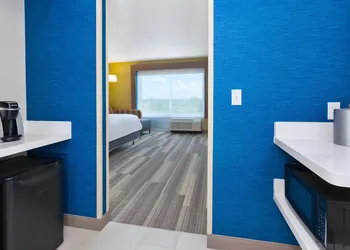 Holiday Inn Express & Suites Grand Rapids Airport - South by IHG hotel thumbnail 7