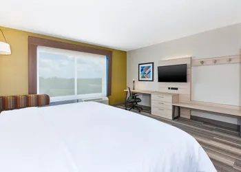 Holiday Inn Express & Suites Grand Rapids Airport - South by IHG hotel thumbnail 8