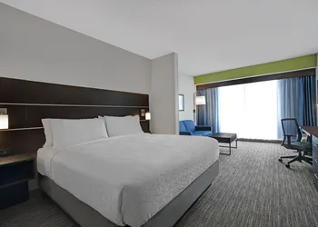 Holiday Inn Express & Suites Milwaukee - Brookfield by IHG hotel thumbnail 4