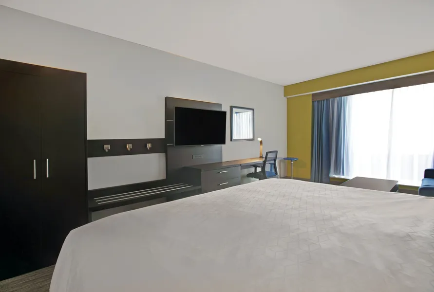 Holiday Inn Express & Suites Milwaukee - Brookfield by IHG hotel detail image 6