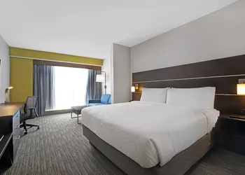 Holiday Inn Express & Suites Milwaukee - Brookfield by IHG hotel thumbnail 7