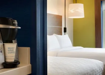Holiday Inn Express & Suites Heath - Newark by IHG hotel thumbnail 3