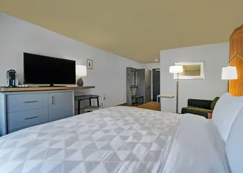 Holiday Inn Grand Rapids North - Walker by IHG hotel thumbnail 6