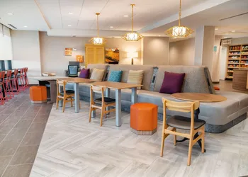Home2 Suites by Hilton Corona hotel thumbnail 2