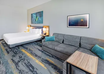 La Quinta Inn & Suites by Wyndham Texas City I 45 hotel thumbnail 8