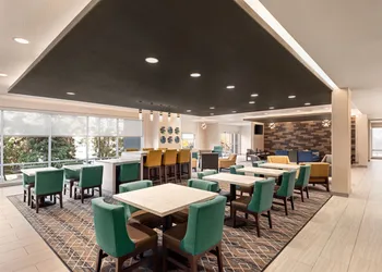 La Quinta Inn & Suites by Wyndham Clovis CA hotel thumbnail 2