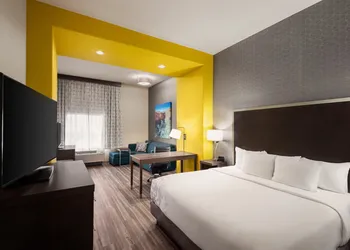 La Quinta Inn & Suites by Wyndham Clovis CA hotel thumbnail 6