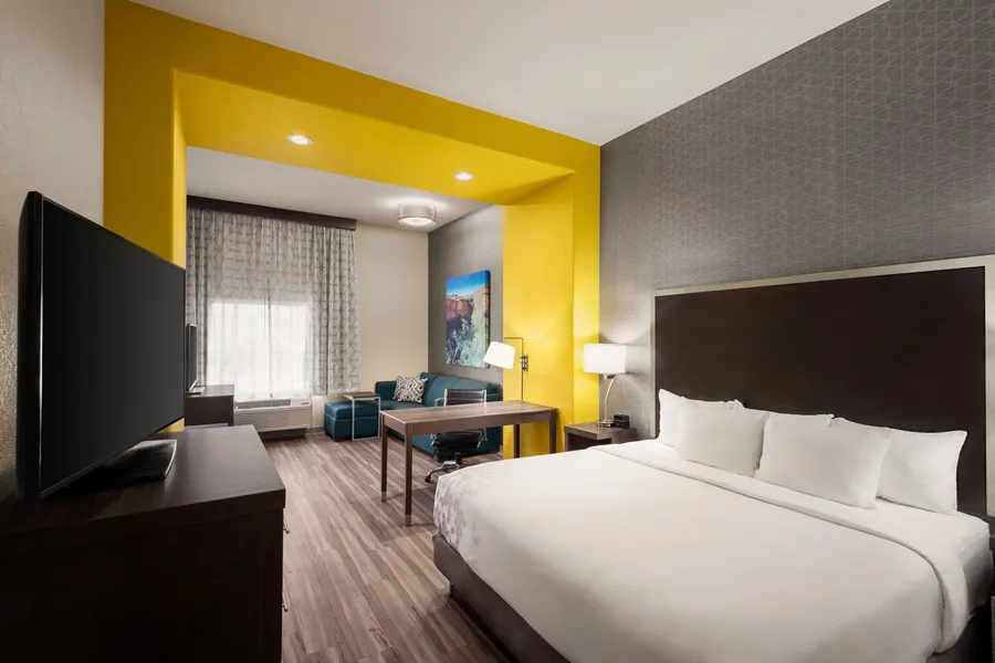 La Quinta Inn & Suites by Wyndham Clovis CA hotel detail image 6
