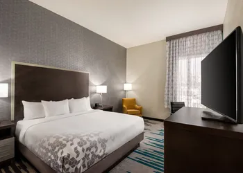 La Quinta Inn & Suites by Wyndham Clovis CA hotel thumbnail 8