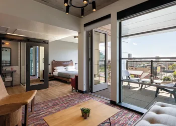 Moxy Minneapolis Downtown hotel thumbnail 8
