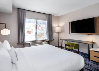 Fairfield Inn & Suites by Marriott Minneapolis North hotel thumbnail 5