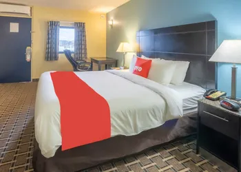 OYO Hotel Knoxville TN Cedar Bluff I-40 hotel thumbnail 4