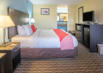 OYO Hotel Knoxville TN Cedar Bluff I-40 hotel thumbnail 5