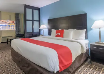 OYO Hotel Knoxville TN Cedar Bluff I-40 hotel thumbnail 7
