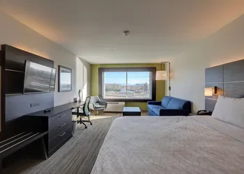 Holiday Inn Express & Suites Auburn Downtown by IHG hotel thumbnail 6