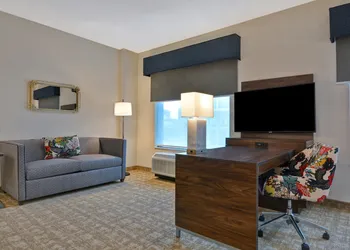 Hampton Inn & Suites Nashville Downtown Capitol View hotel thumbnail 8