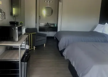 Starlight Stays hotel thumbnail 4