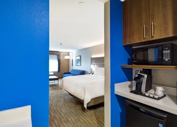 Holiday Inn Express & Suites Houston NASA - Boardwalk Area by IHG hotel thumbnail 2