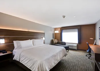 Holiday Inn Express & Suites Houston NASA - Boardwalk Area by IHG hotel thumbnail 3